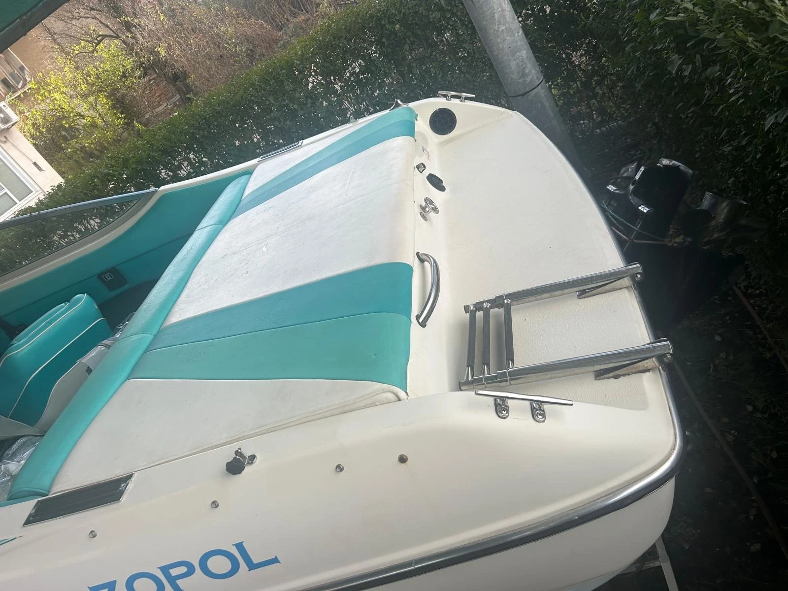 Моторна яхта Stingray 558, снимка 3 - Воден транспорт - 55816008