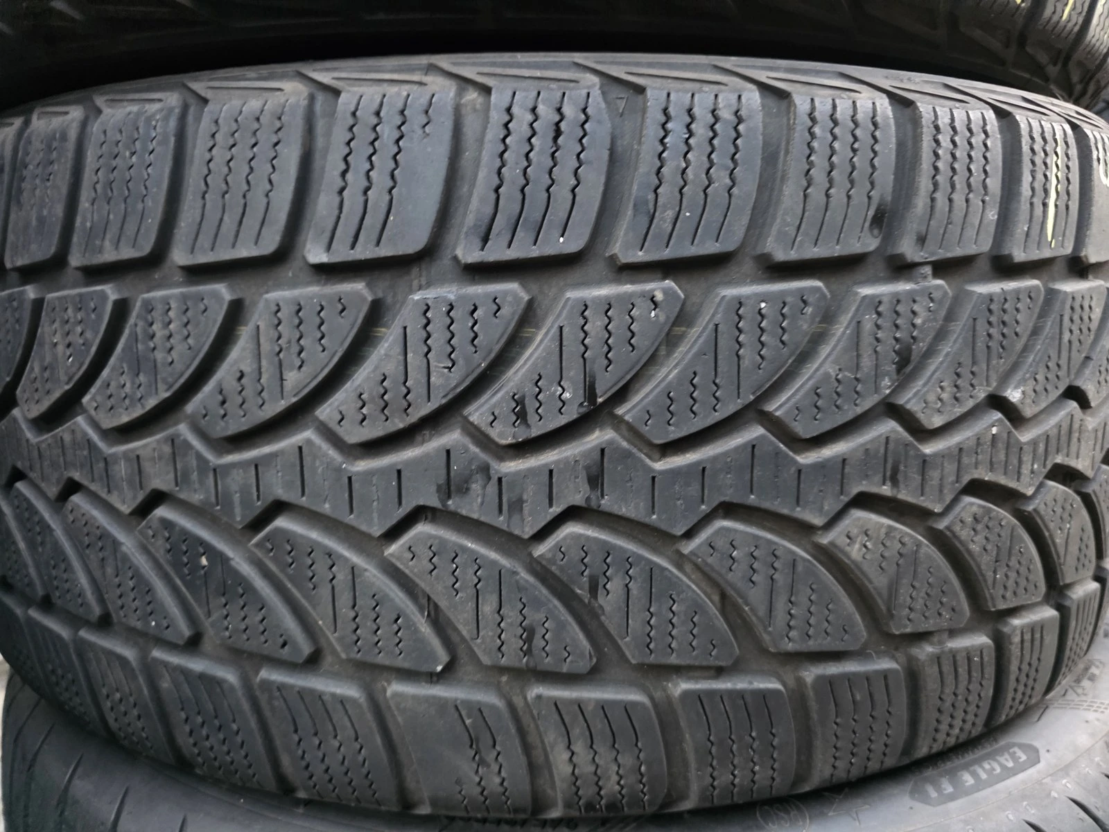 Гуми Зимни 225/50R17, снимка 8 - Гуми и джанти - 56663248