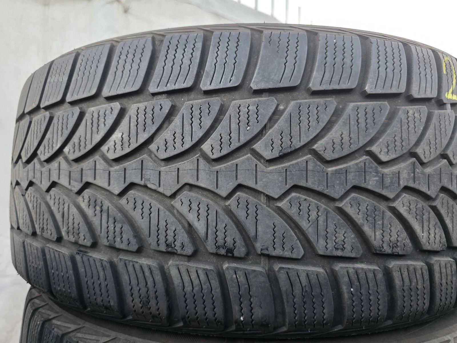 Гуми Зимни 225/50R17, снимка 6 - Гуми и джанти - 56663248