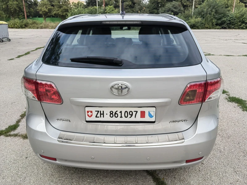 Toyota Avensis 1.8i AUTOMATIC, снимка 4 - Автомобили и джипове - 47087487