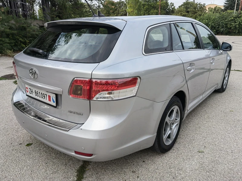 Toyota Avensis 1.8i AUTOMATIC, снимка 5 - Автомобили и джипове - 47087487