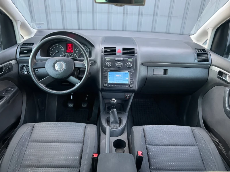 VW Touran, снимка 14 - Автомобили и джипове - 47350428