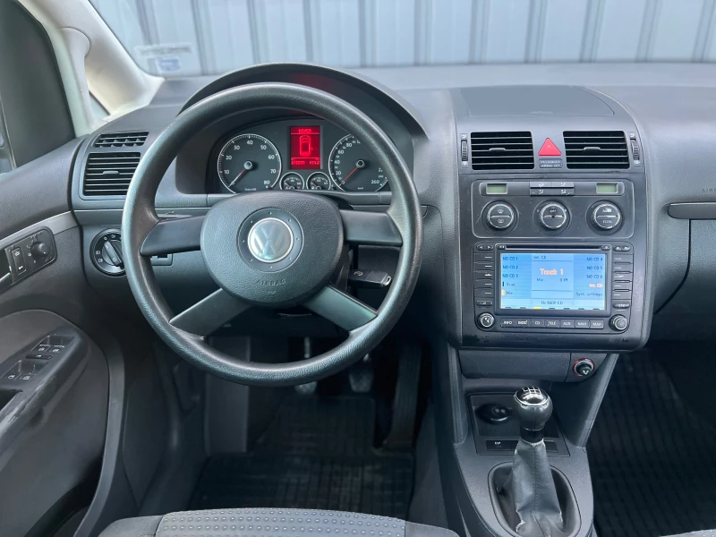 VW Touran, снимка 13 - Автомобили и джипове - 47350428