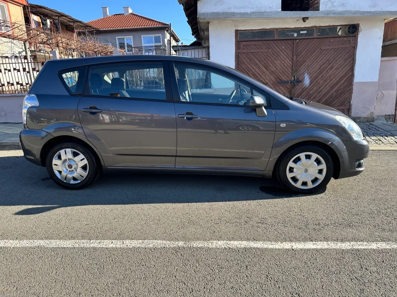 Toyota Corolla verso 2.2 D4D, снимка 4 - Автомобили и джипове - 48414530