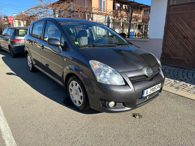 Toyota Corolla verso 2.2 D4D, снимка 1 - Автомобили и джипове - 48414530