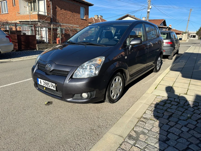 Toyota Corolla verso 2.2 D4D, снимка 2 - Автомобили и джипове - 48414530