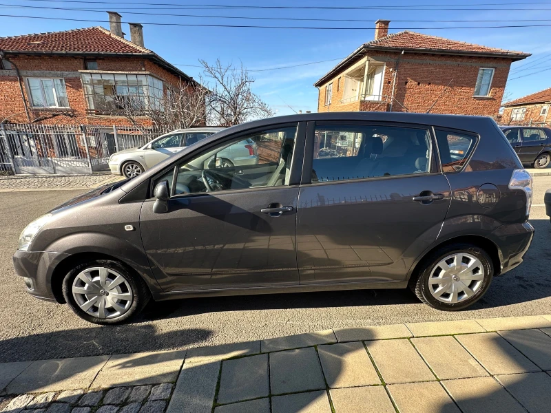 Toyota Corolla verso 2.2 D4D, снимка 3 - Автомобили и джипове - 48414530