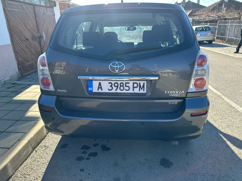 Toyota Corolla verso 2.2 D4D, снимка 6 - Автомобили и джипове - 48414530