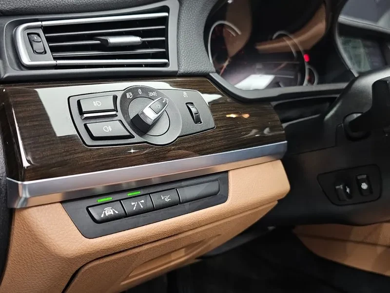 BMW 730, снимка 16 - Автомобили и джипове - 54600939