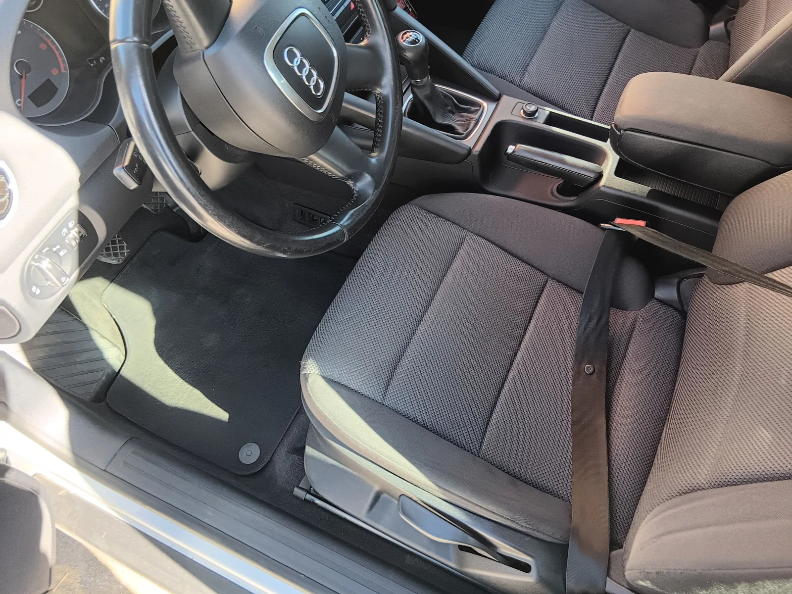 Audi A3 1.6.105 2010.     | Mobile.bg   13