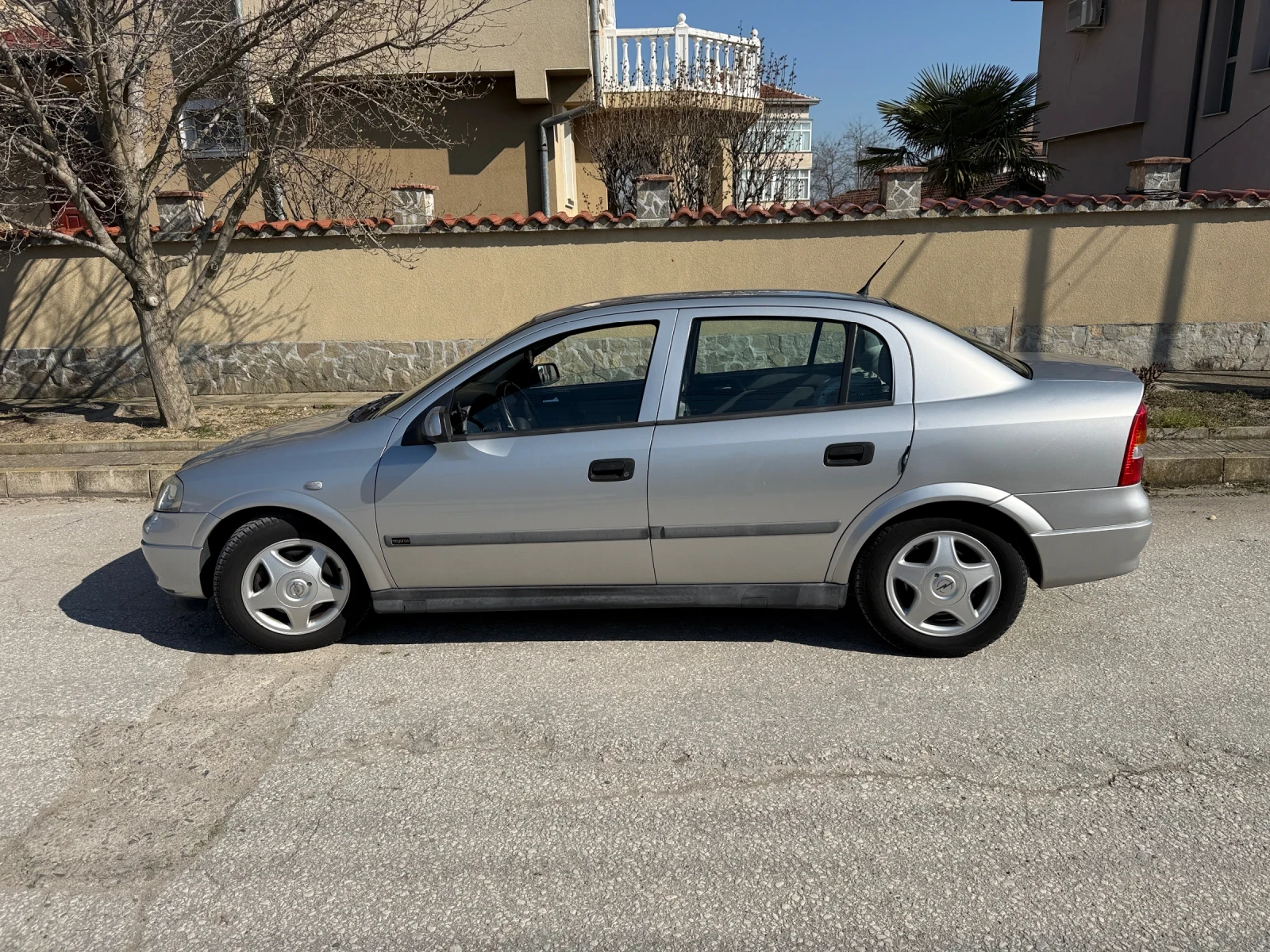 Opel Astra, снимка 2 - Автомобили и джипове - 53746582