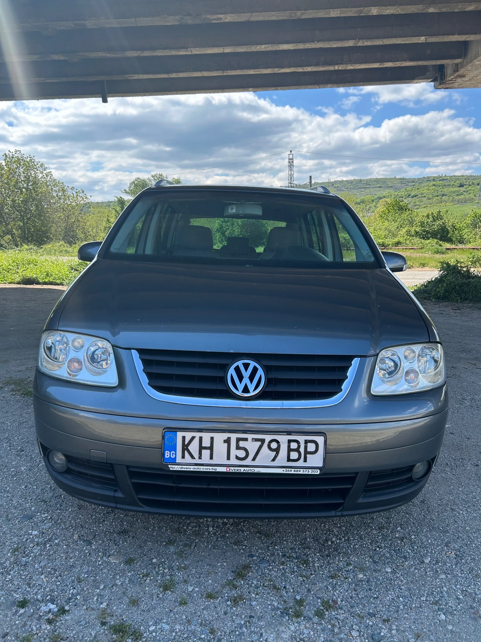 VW Touran 2.0 TDI, снимка 2 - Автомобили и джипове - 54402659