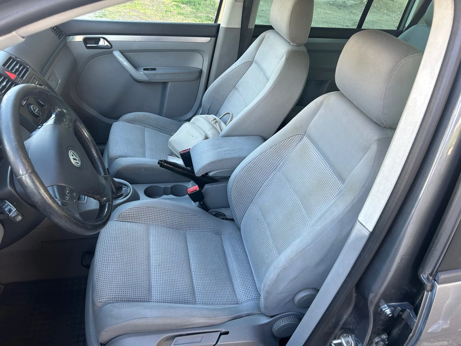 VW Touran 2.0 TDI, снимка 11 - Автомобили и джипове - 54402659
