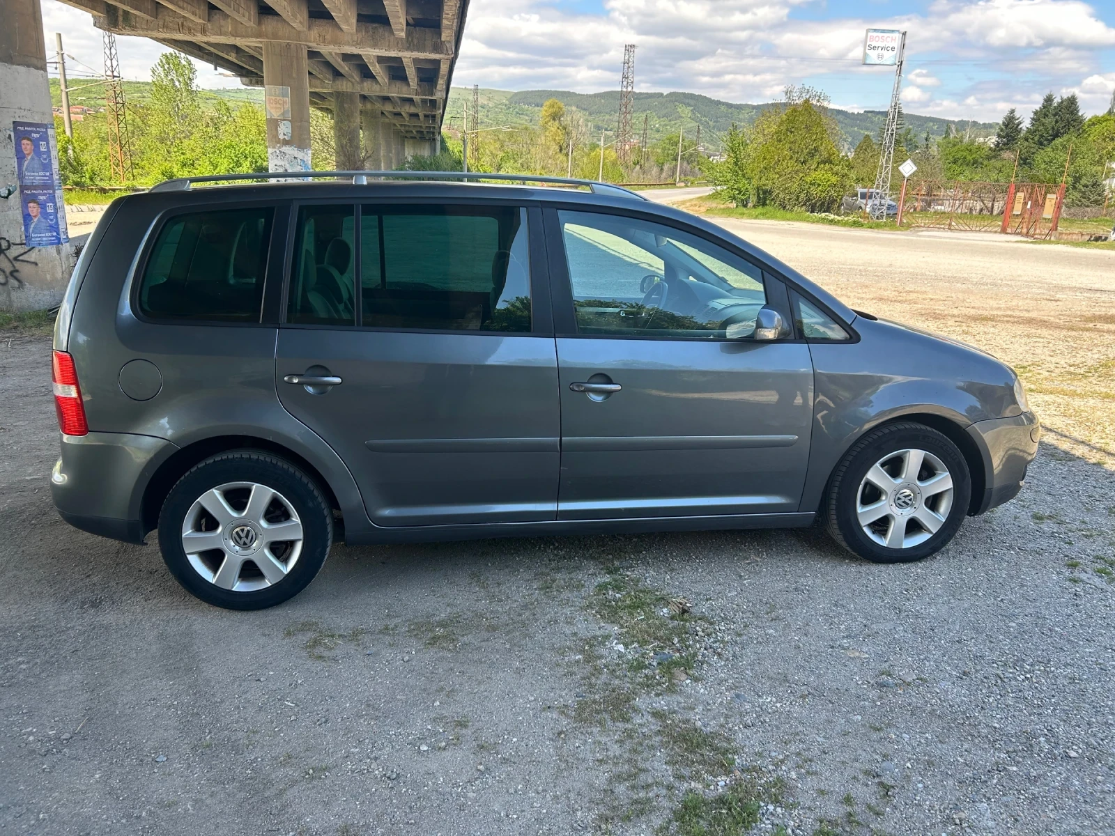 VW Touran 2.0 TDI, снимка 7 - Автомобили и джипове - 54402659