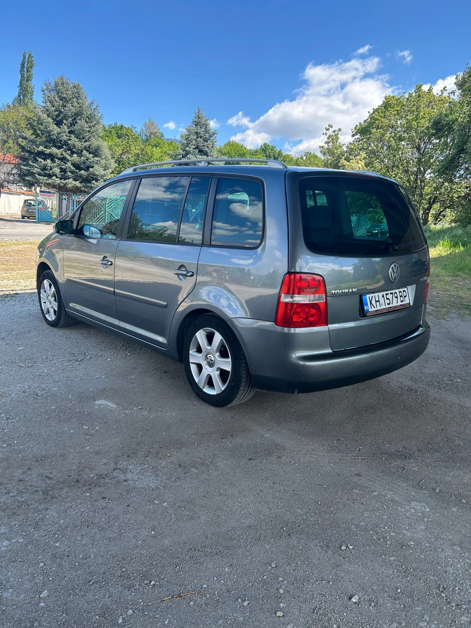 VW Touran 2.0 TDI, снимка 5 - Автомобили и джипове - 54402659