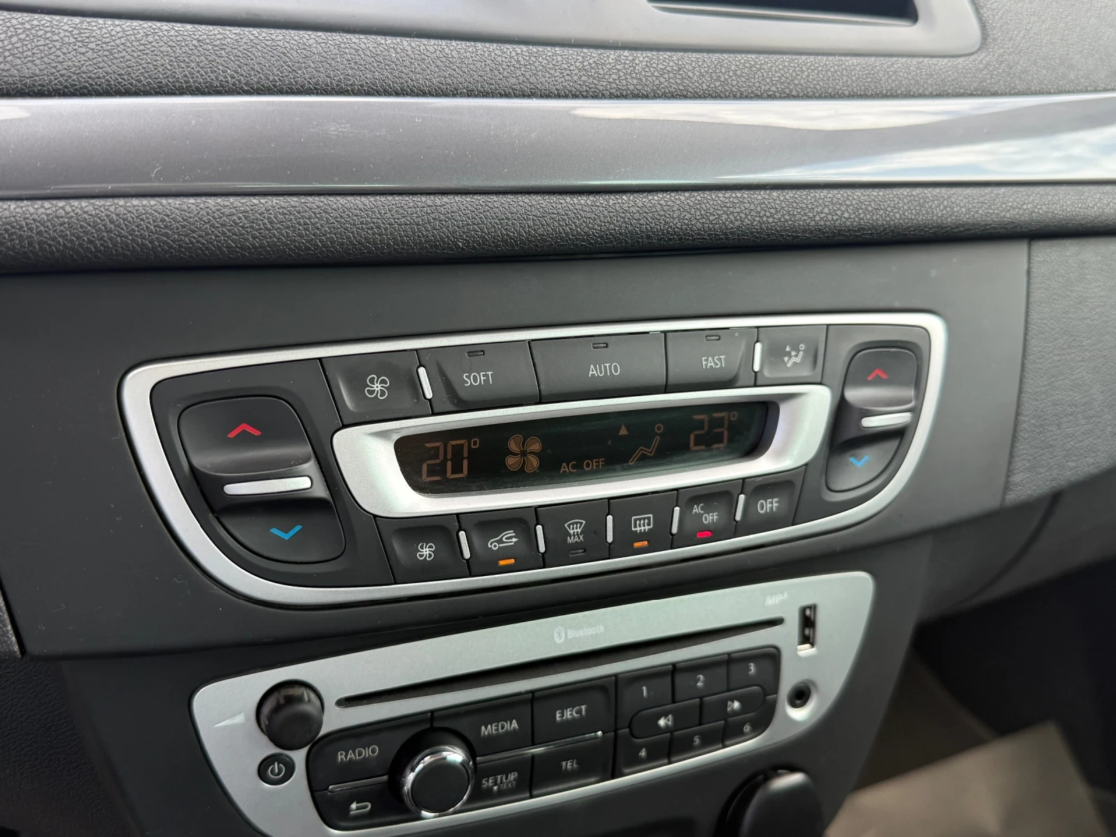 Renault Megane 1.5DCI* 120.000KM* 2016г* НОВА* СЕРВИЗНА ИСТОРИЯ* , снимка 14 - Автомобили и джипове - 55037037