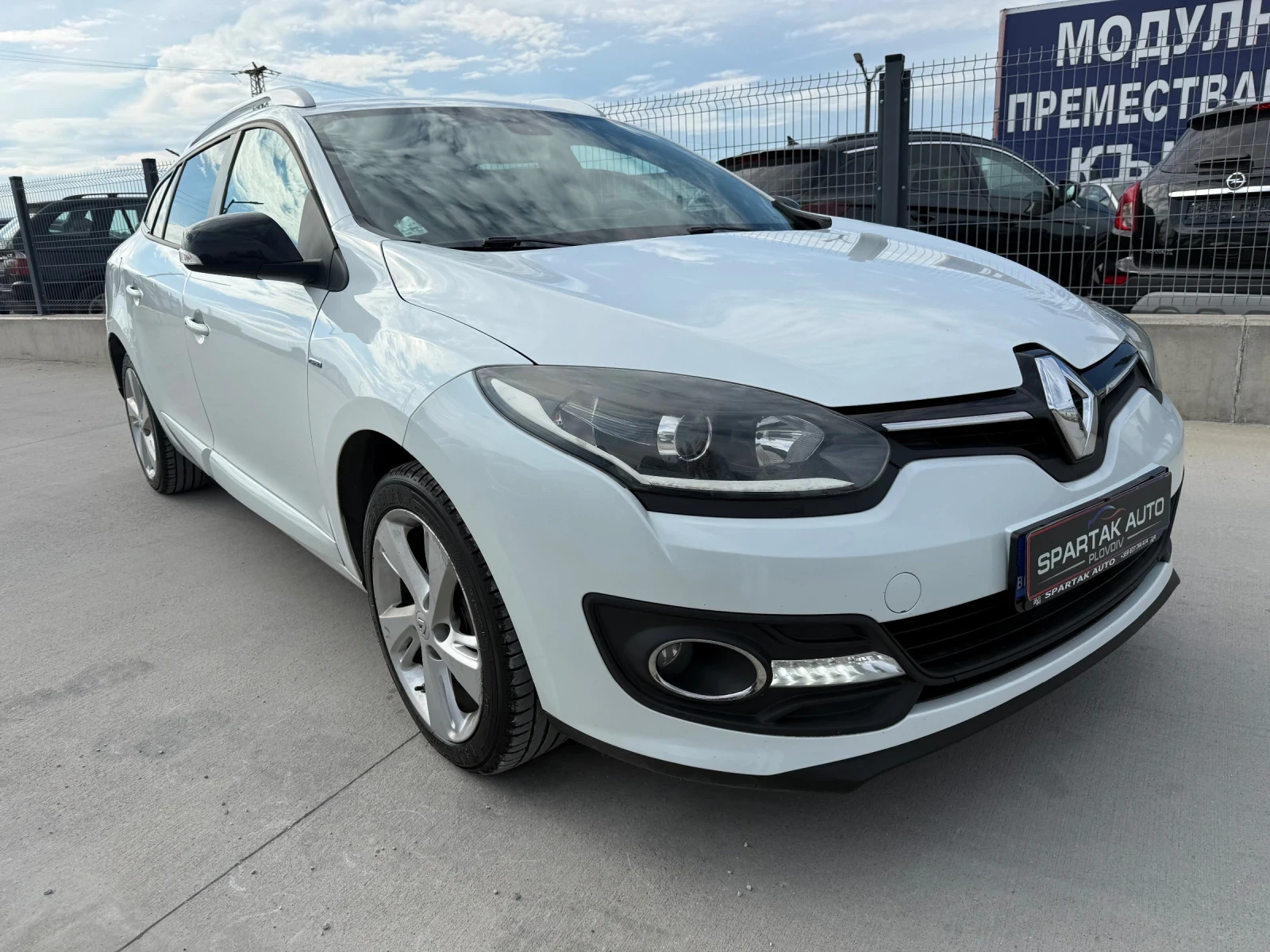 Renault Megane 1.5DCI* 120.000KM* 2016г* НОВА* СЕРВИЗНА ИСТОРИЯ* , снимка 3 - Автомобили и джипове - 55037037