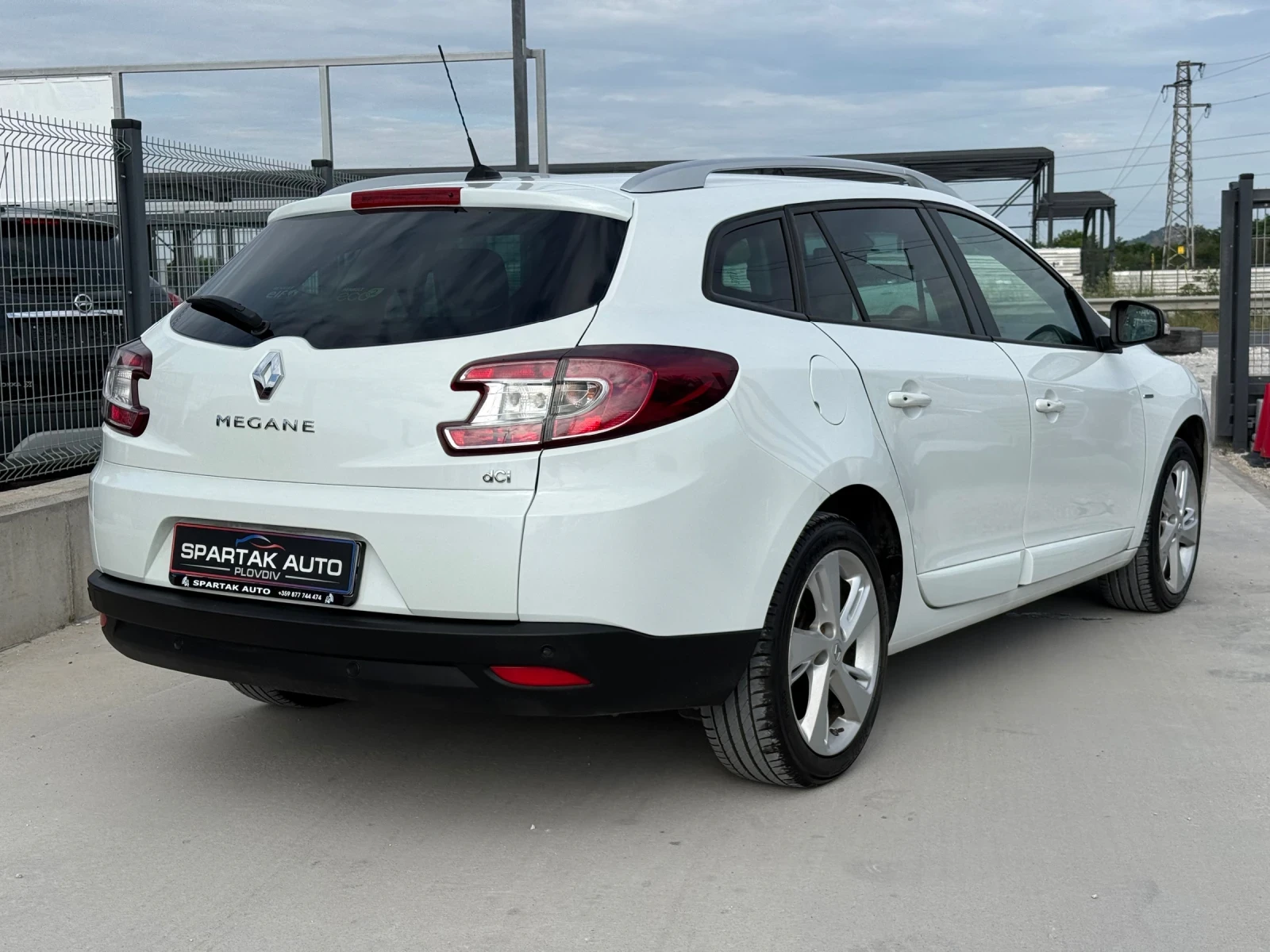 Renault Megane 1.5DCI* 120.000KM* 2016г* НОВА* СЕРВИЗНА ИСТОРИЯ* , снимка 4 - Автомобили и джипове - 55037037