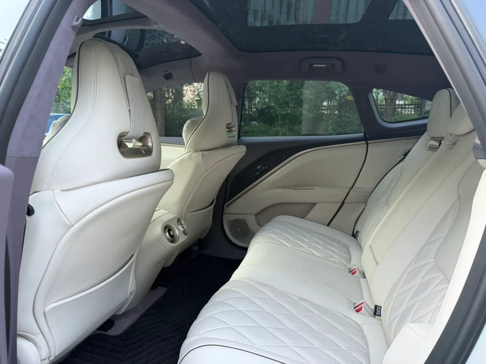 Avatr 11 1.5 L4 REEV 39.05KWH, снимка 6 - Автомобили и джипове - 55074093