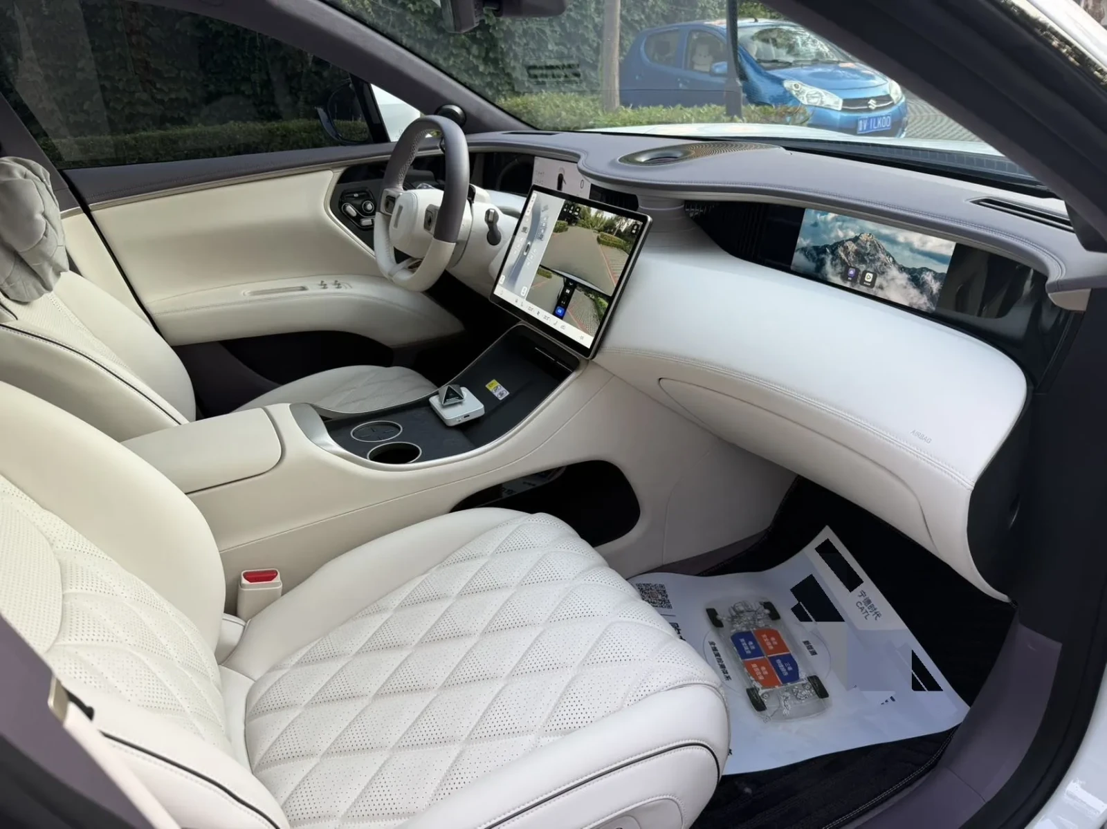 Avatr 11 1.5 L4 REEV 39.05KWH, снимка 5 - Автомобили и джипове - 55074093