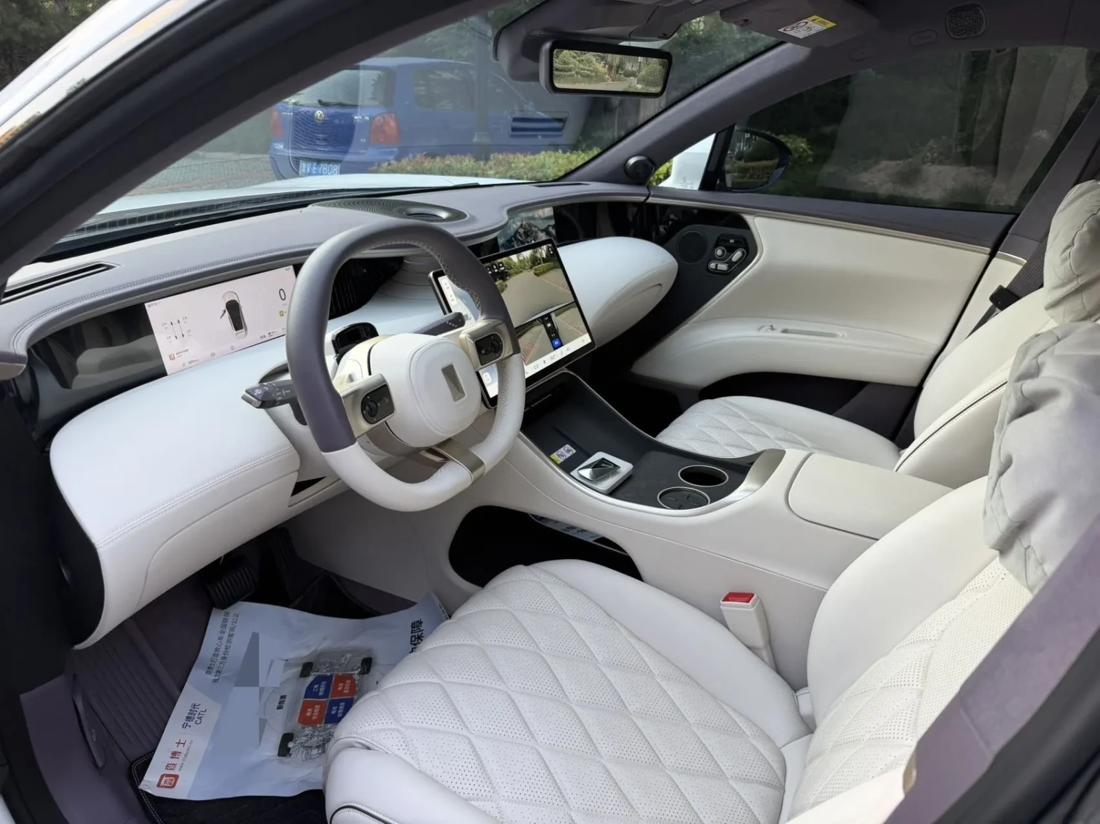 Avatr 11 1.5 L4 REEV 39.05KWH, снимка 3 - Автомобили и джипове - 55074093