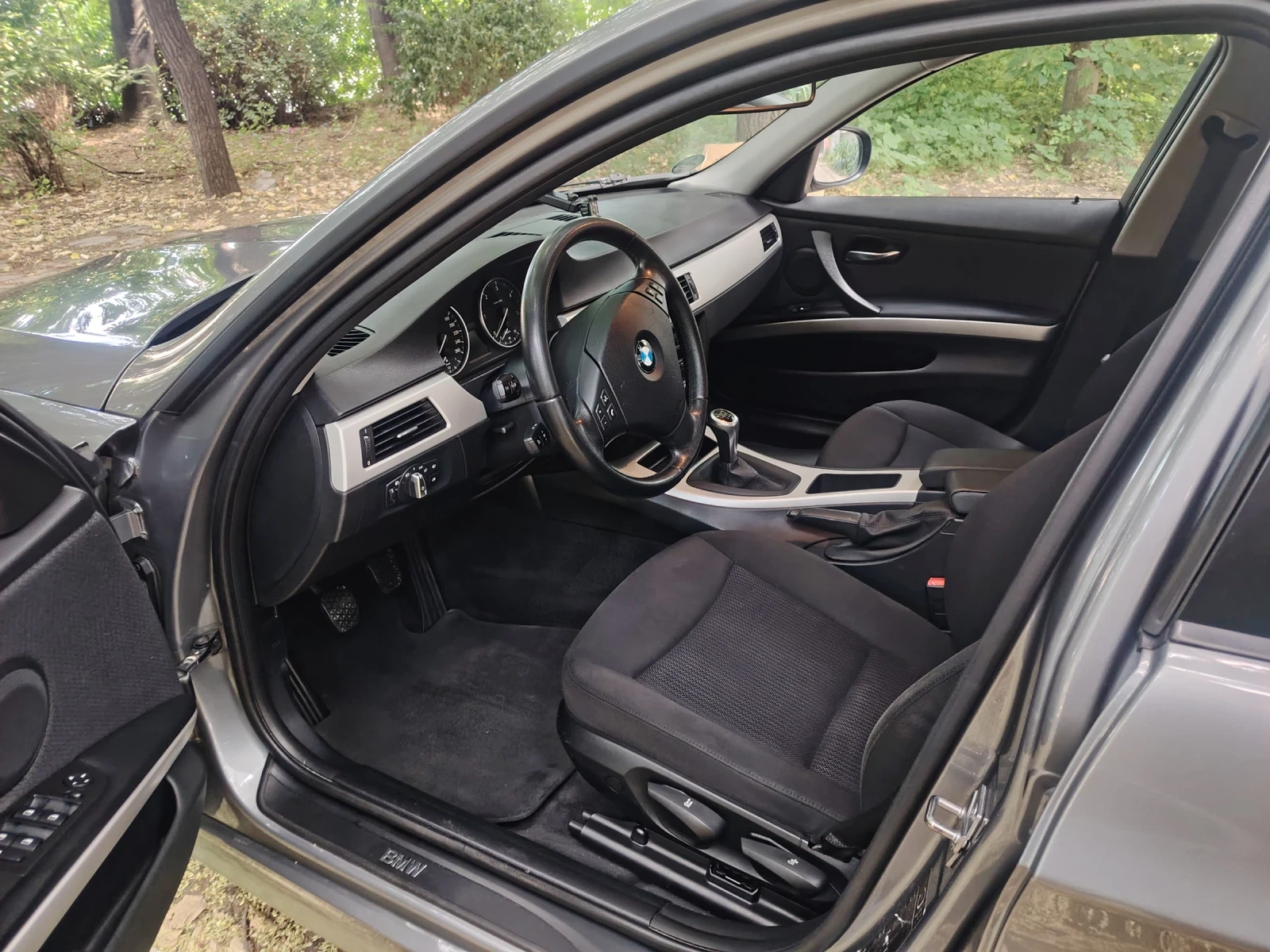 BMW 318 E91, снимка 4 - Автомобили и джипове - 55333269