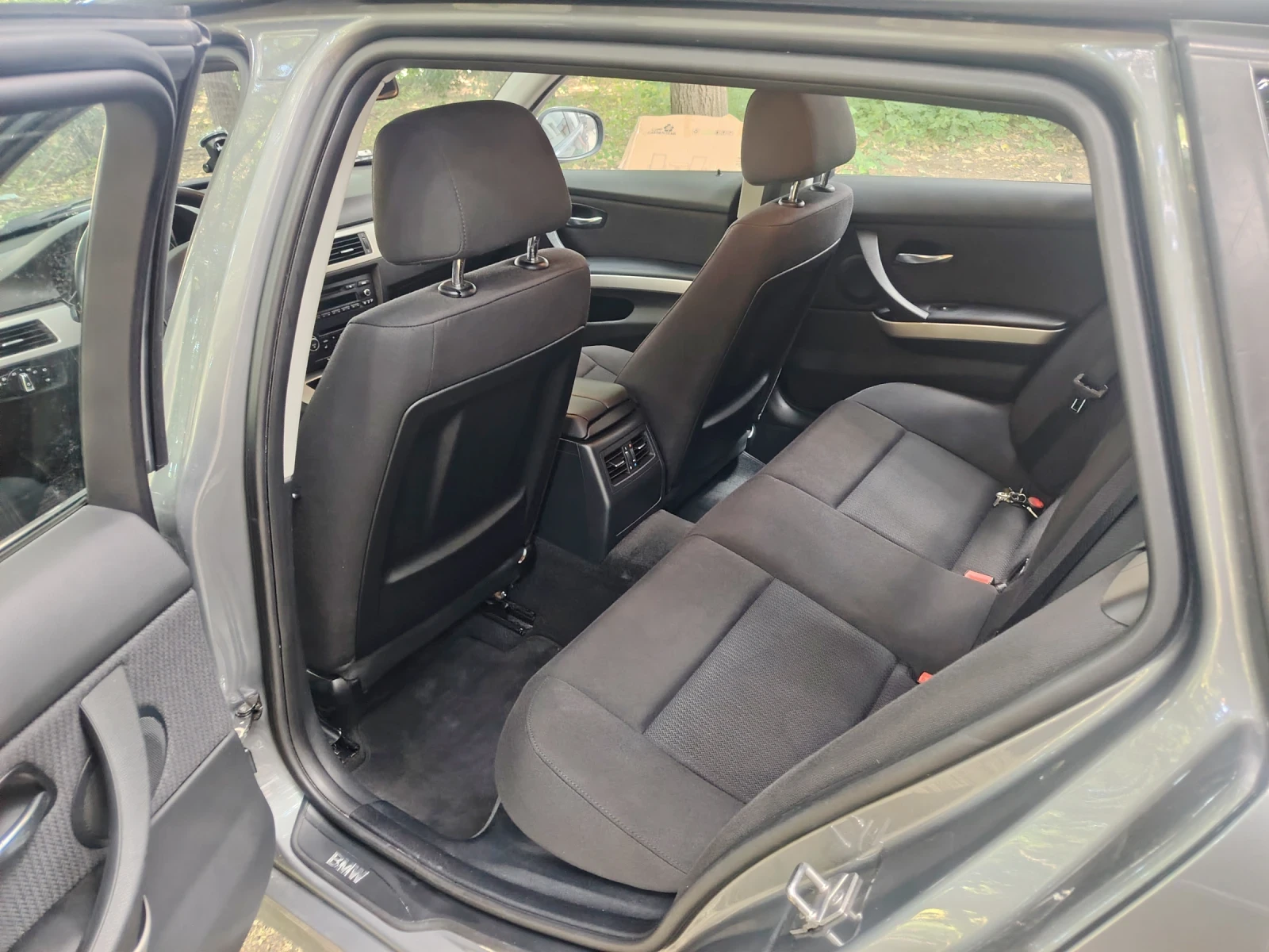 BMW 318 E91, снимка 9 - Автомобили и джипове - 55333269