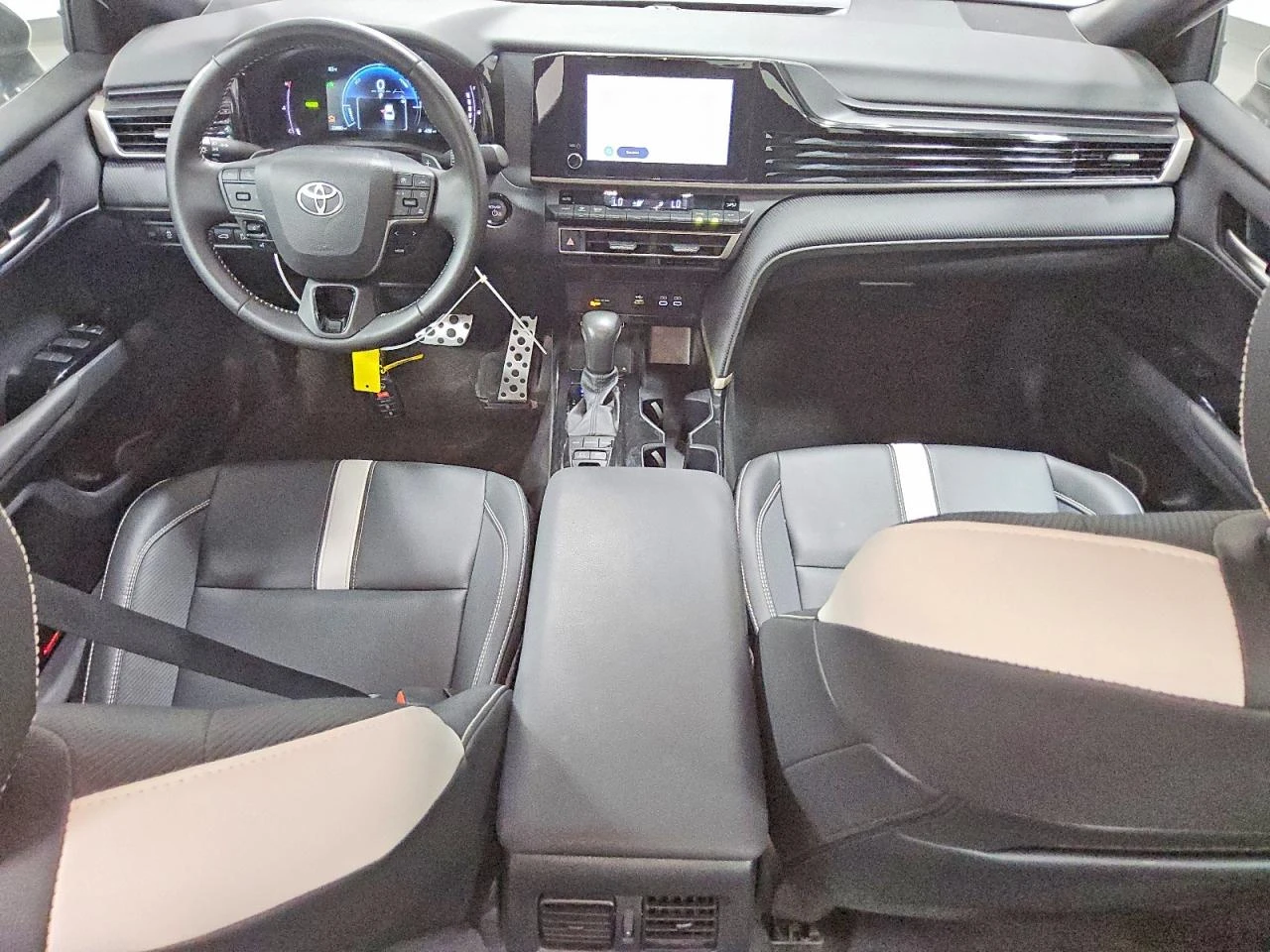 Toyota Camry SE 2WD Hybryd, снимка 8 - Автомобили и джипове - 55334924