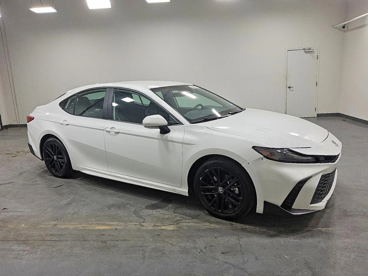 Toyota Camry SE 2WD Hybryd, снимка 4 - Автомобили и джипове - 55334924