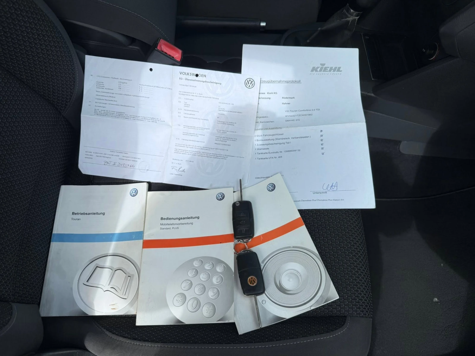 VW Touran 2.0 6-скорости, снимка 15 - Автомобили и джипове - 55377753