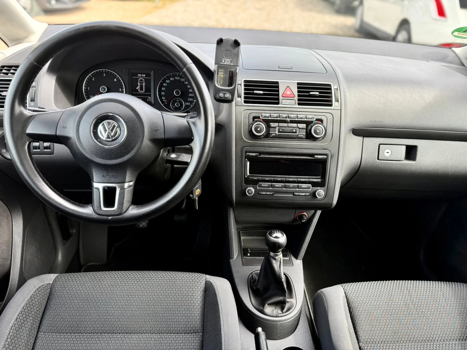 VW Touran 2.0 6-скорости, снимка 11 - Автомобили и джипове - 55377753