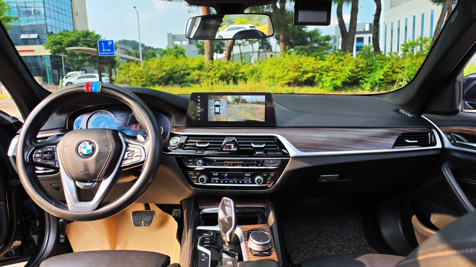 BMW 530 М ПАКЕТ/360 КАМ/ОБДУХ/ПОДГРЕВ/ШИБЕДАХ/ПАМЕТ/HUD/, снимка 9 - Автомобили и джипове - 55444386