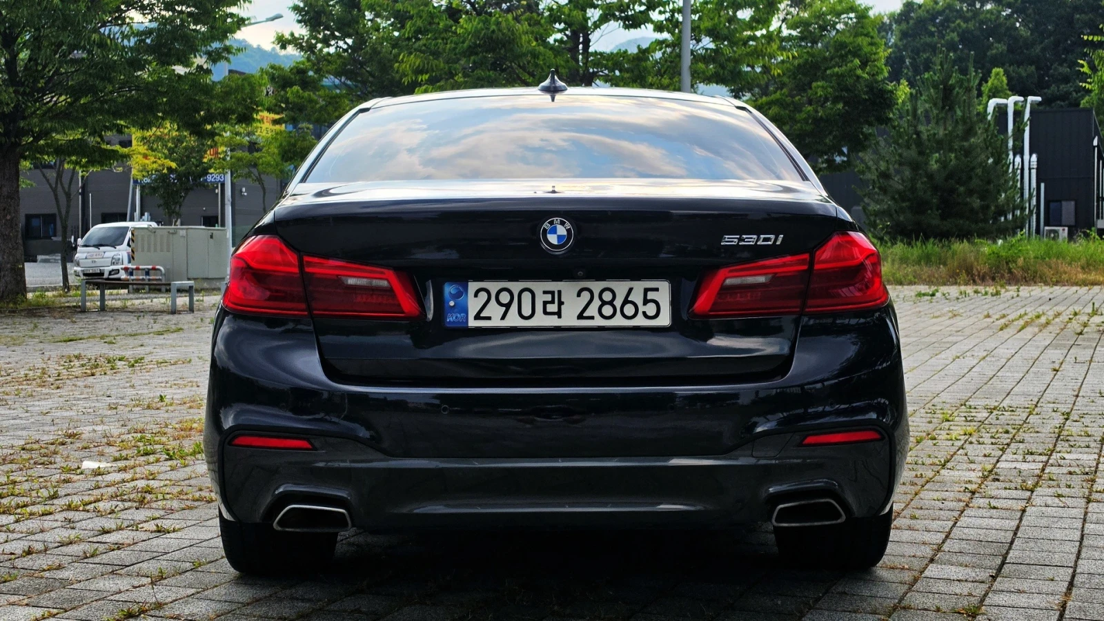 BMW 530 М ПАКЕТ/360 КАМ/ОБДУХ/ПОДГРЕВ/ШИБЕДАХ/ПАМЕТ/HUD/, снимка 4 - Автомобили и джипове - 55444386