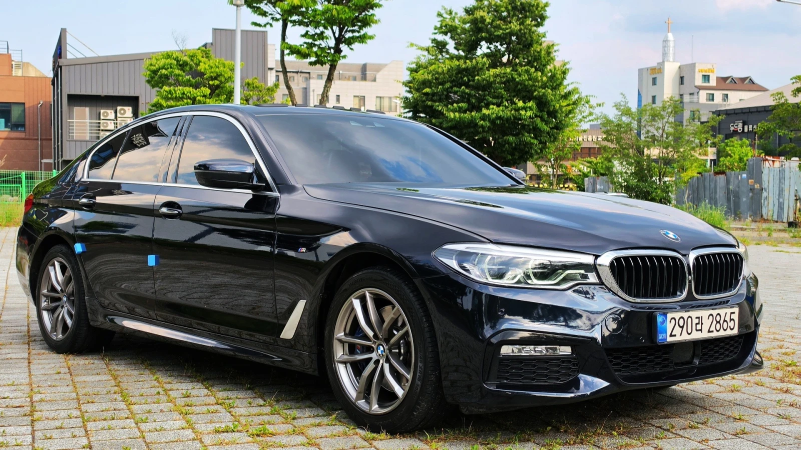 BMW 530 М ПАКЕТ/360 КАМ/ОБДУХ/ПОДГРЕВ/ШИБЕДАХ/ПАМЕТ/HUD/, снимка 2 - Автомобили и джипове - 55444386