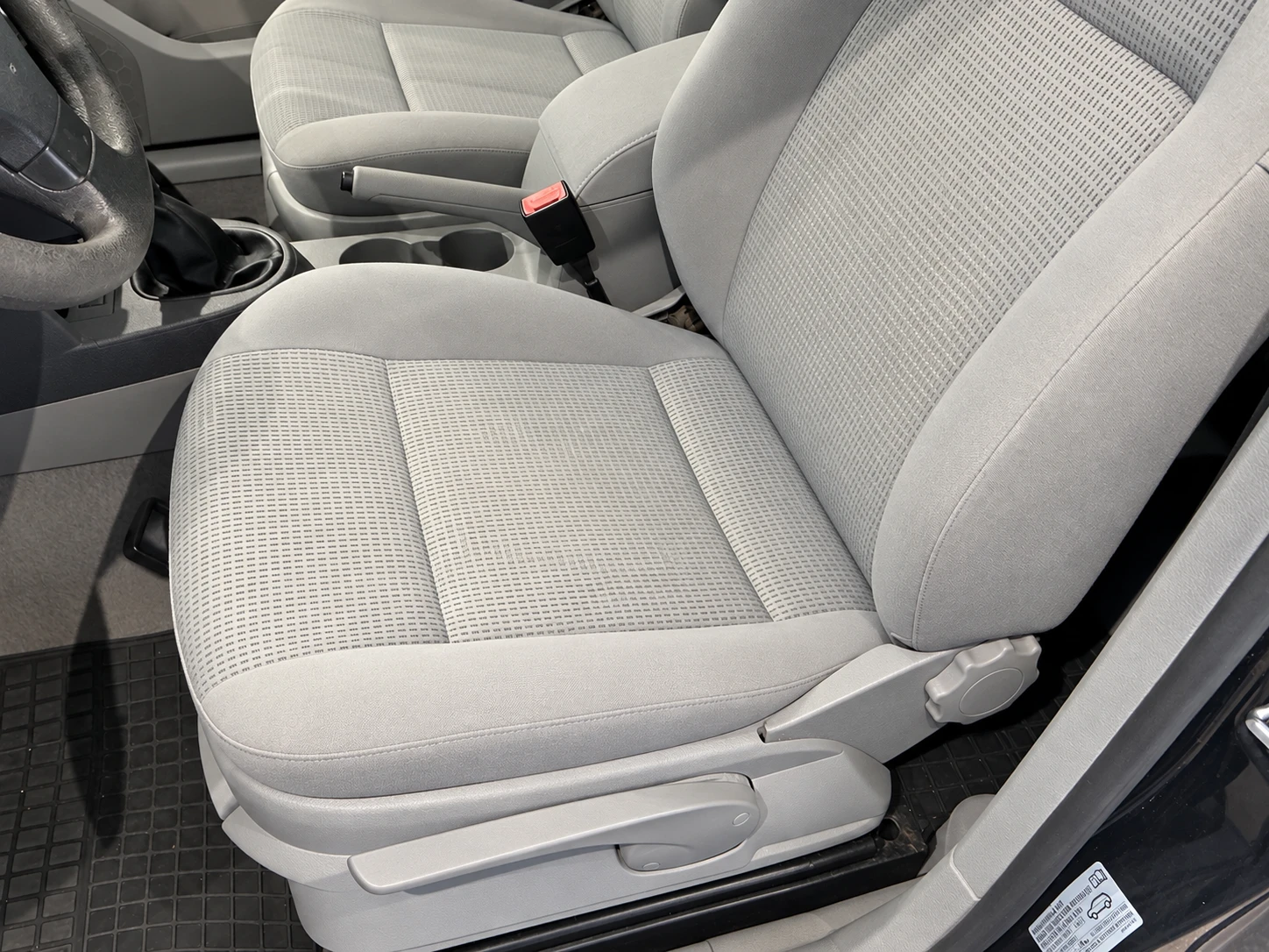 VW Caddy 1.6i, снимка 4 - Автомобили и джипове - 56226142