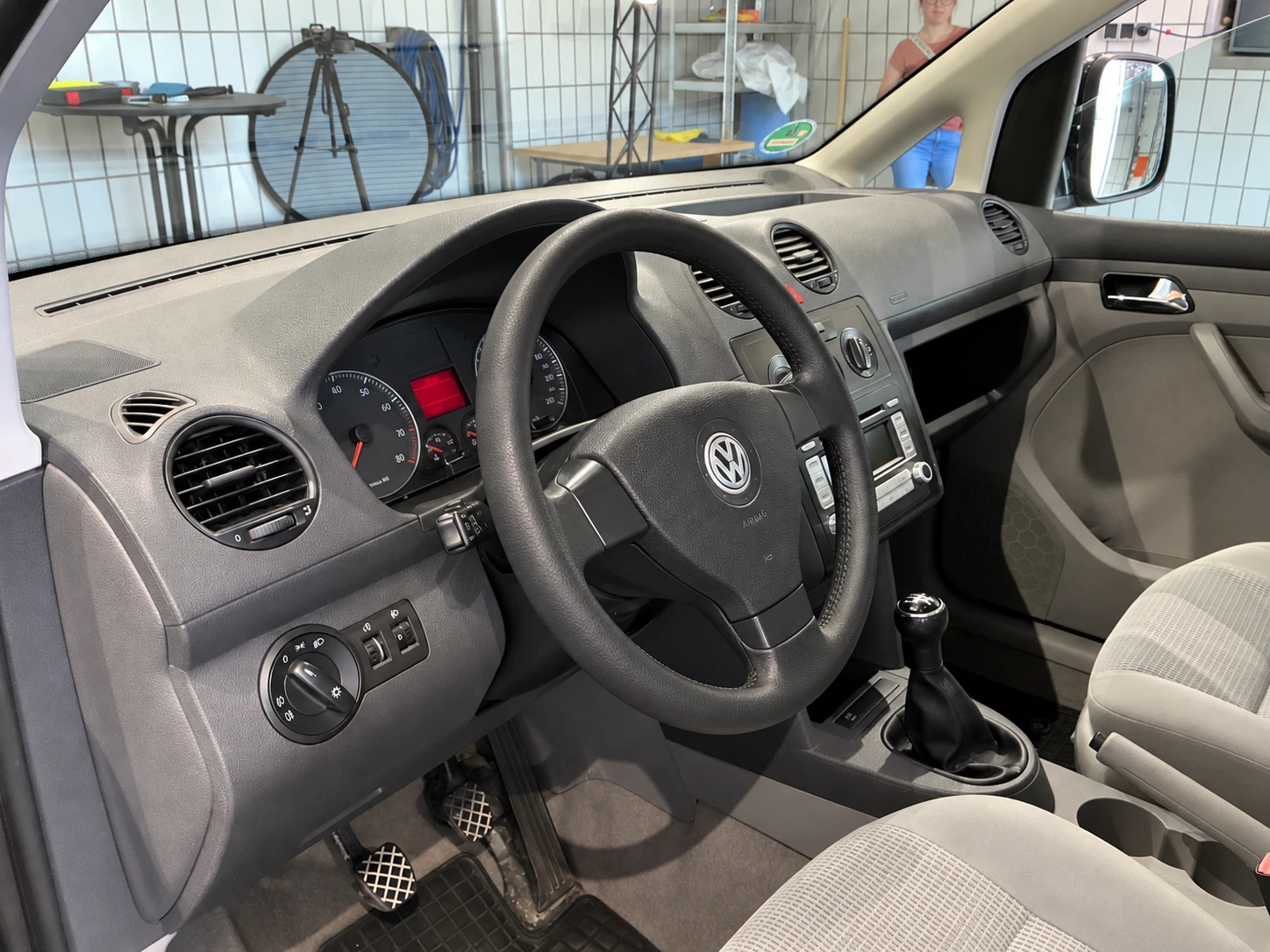 VW Caddy 1.6i, снимка 3 - Автомобили и джипове - 56226142