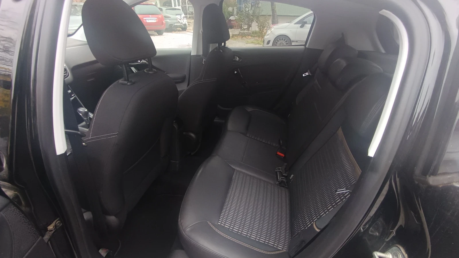 Peugeot 208, снимка 6 - Автомобили и джипове - 56733380