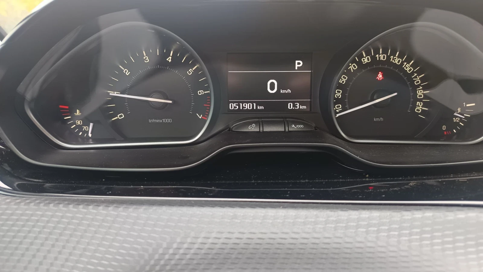 Peugeot 208, снимка 9 - Автомобили и джипове - 56733380