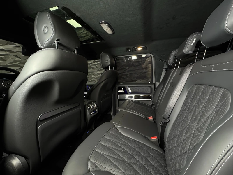 Mercedes-Benz G 63 AMG FACELIFT Burmester* 360* Pano, снимка 8 - Автомобили и джипове - 50503862