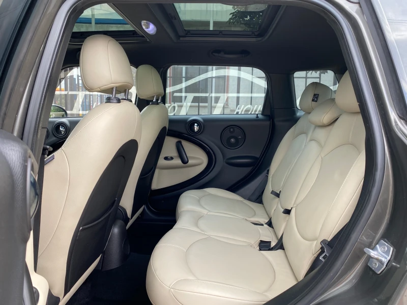 Mini Countryman SD* 4ALL* Key GO* Pano* , снимка 17 - Автомобили и джипове - 51492078