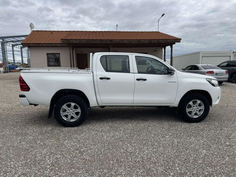 Toyota Hilux 2.4D 4X4, снимка 8 - Автомобили и джипове - 52010040