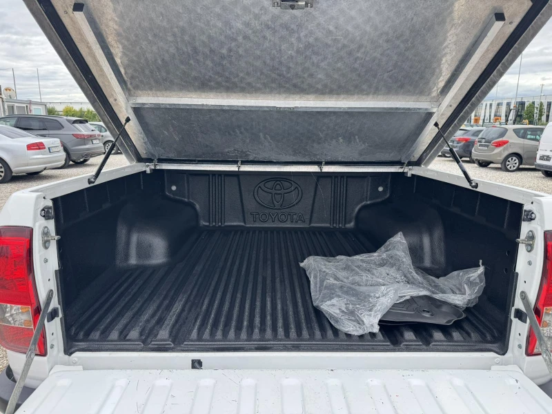 Toyota Hilux 2.4D 4X4, снимка 9 - Автомобили и джипове - 52010040