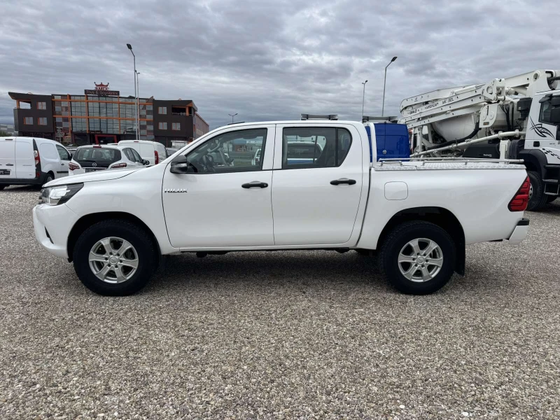 Toyota Hilux 2.4D 4X4, снимка 4 - Автомобили и джипове - 52010040