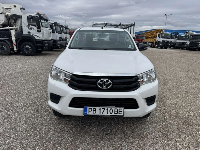 Toyota Hilux 2.4D 4X4, снимка 2 - Автомобили и джипове - 52010040
