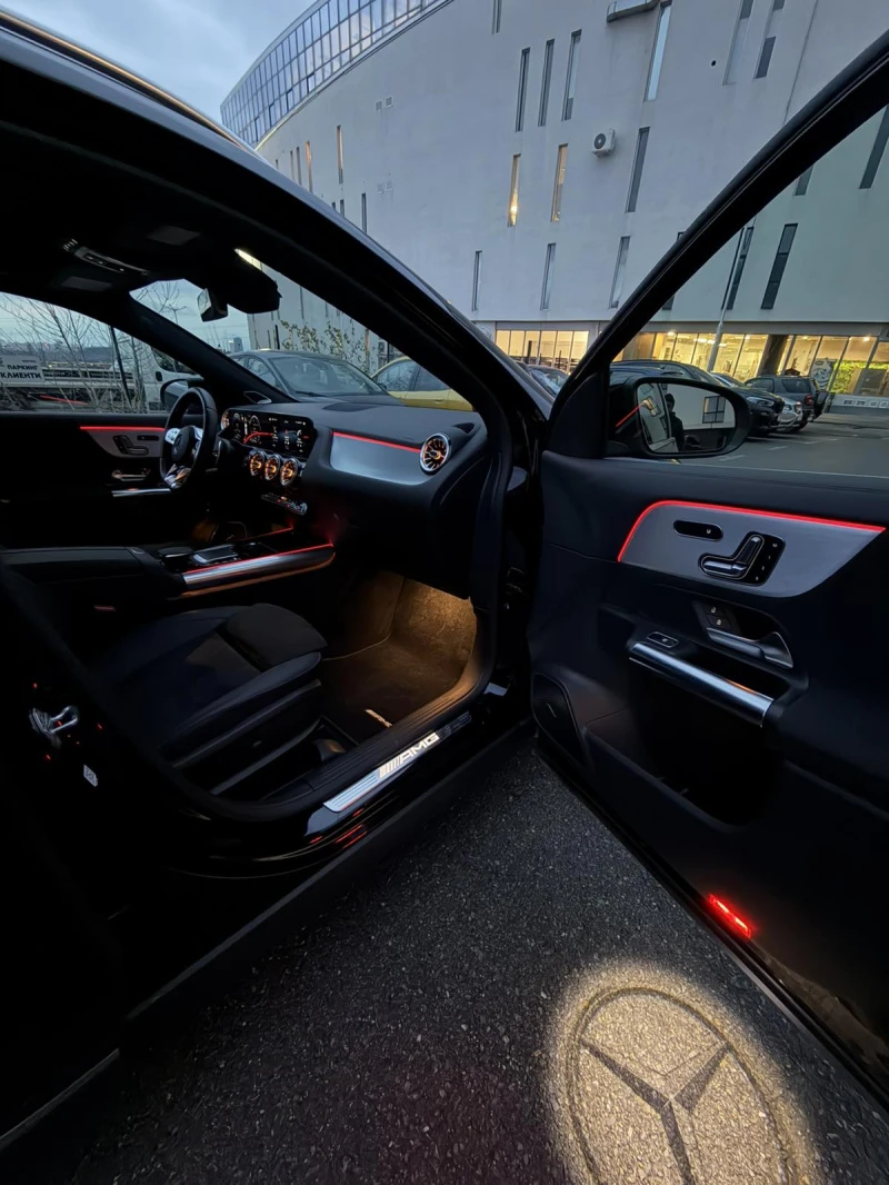 Mercedes-Benz GLA 45 AMG 35AMG* Burmester* Distronic* 360View* Аmbient* Car, снимка 14 - Автомобили и джипове - 52710229