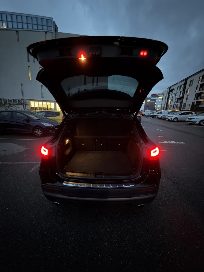 Mercedes-Benz GLA 45 AMG 35AMG* Burmester* Distronic* 360View* Аmbient* Car, снимка 17 - Автомобили и джипове - 52710229