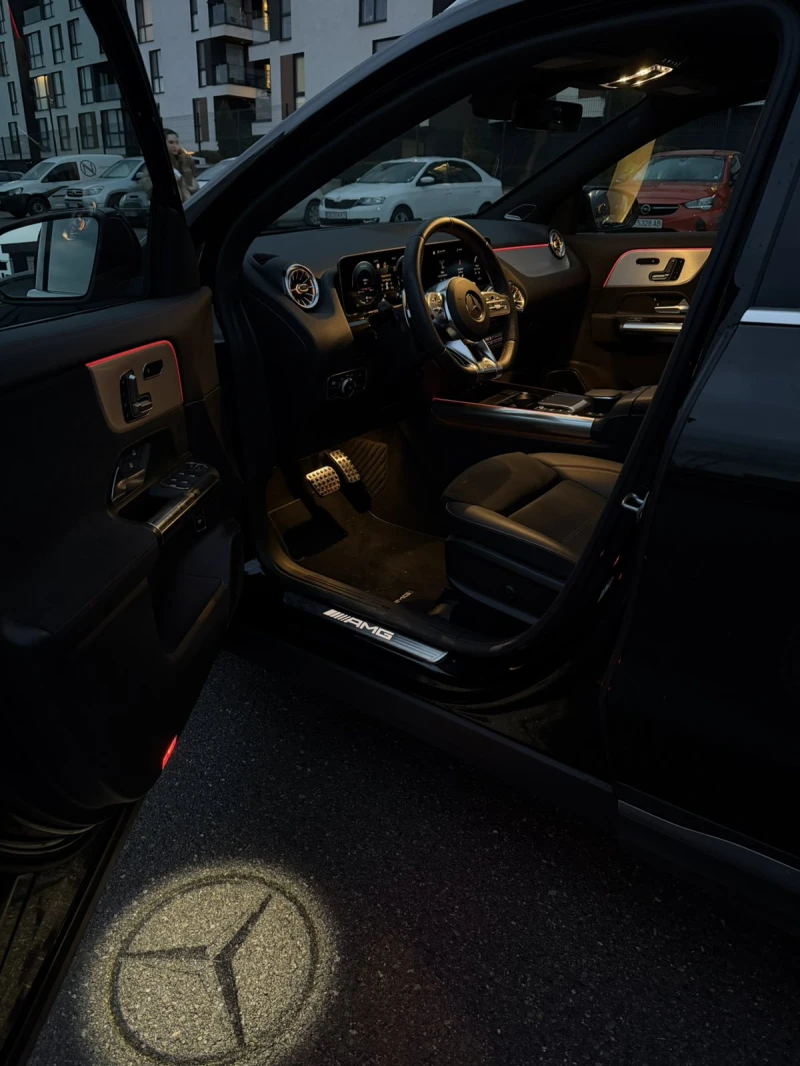 Mercedes-Benz GLA 45 AMG 35AMG* Burmester* Distronic* 360View* Аmbient* Car, снимка 8 - Автомобили и джипове - 52710229