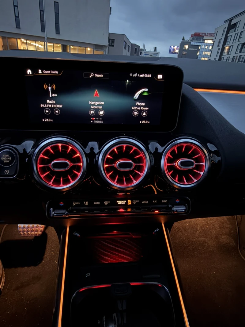 Mercedes-Benz GLA 45 AMG 35AMG* Burmester* Distronic* 360View* Аmbient* Car, снимка 12 - Автомобили и джипове - 52710229