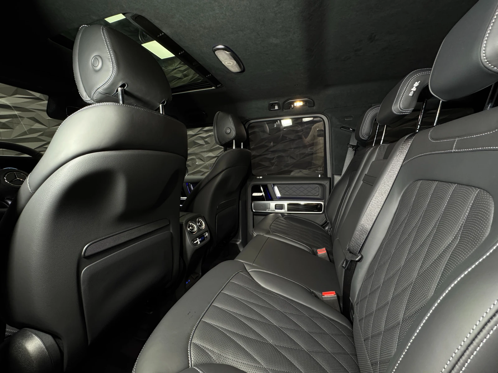 Mercedes-Benz G 63 AMG FACELIFT Burmester* 360* Pano - изображение 8