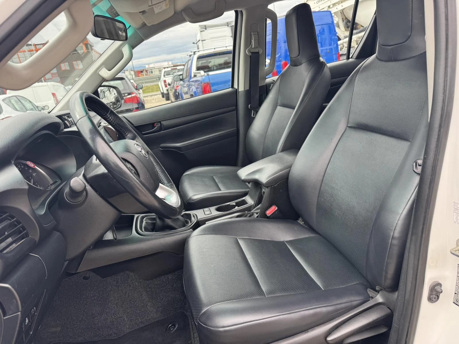 Toyota Hilux 2.4D 4X4 - изображение 10